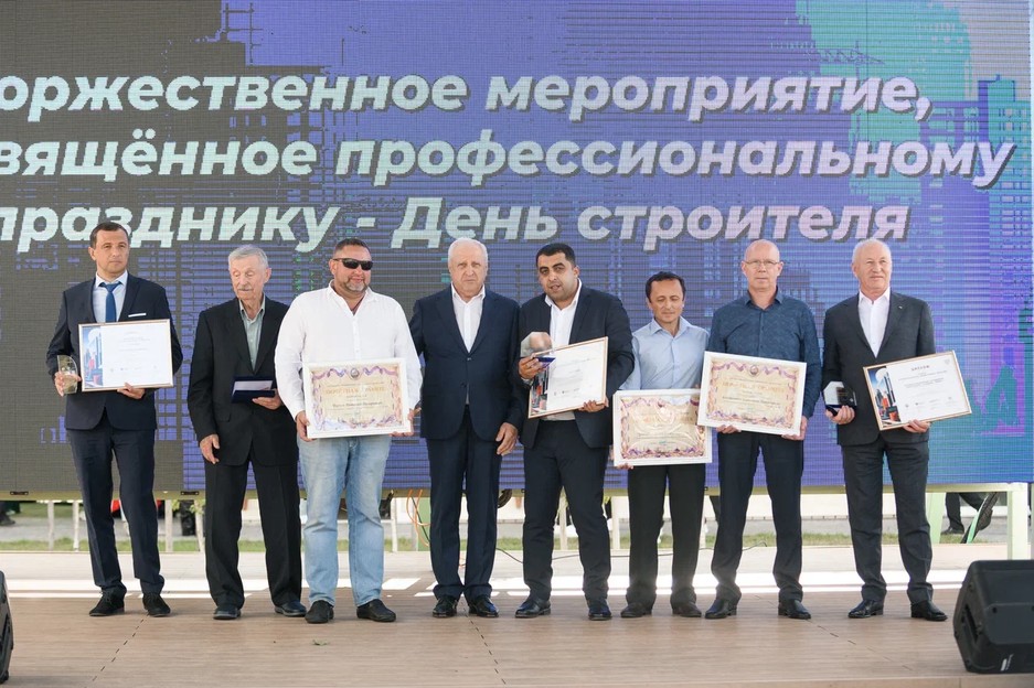 Состоялось торжественное мероприятие, посвященное профессиональному празднику — Дню строителя - Изображение 49
